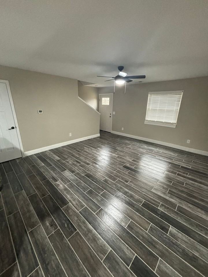 3229 Summerhill Ln - Photo 3 of 11