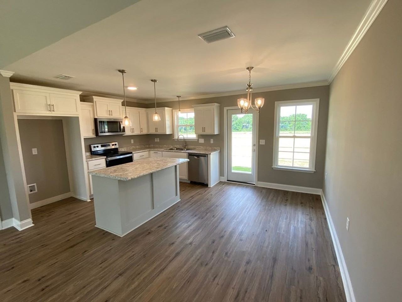 3417 Greenhill Dr - Photo 3 of 13