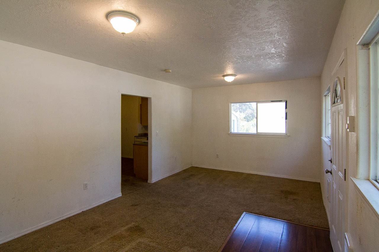 1030 Norway St Ne - Photo 2 of 11