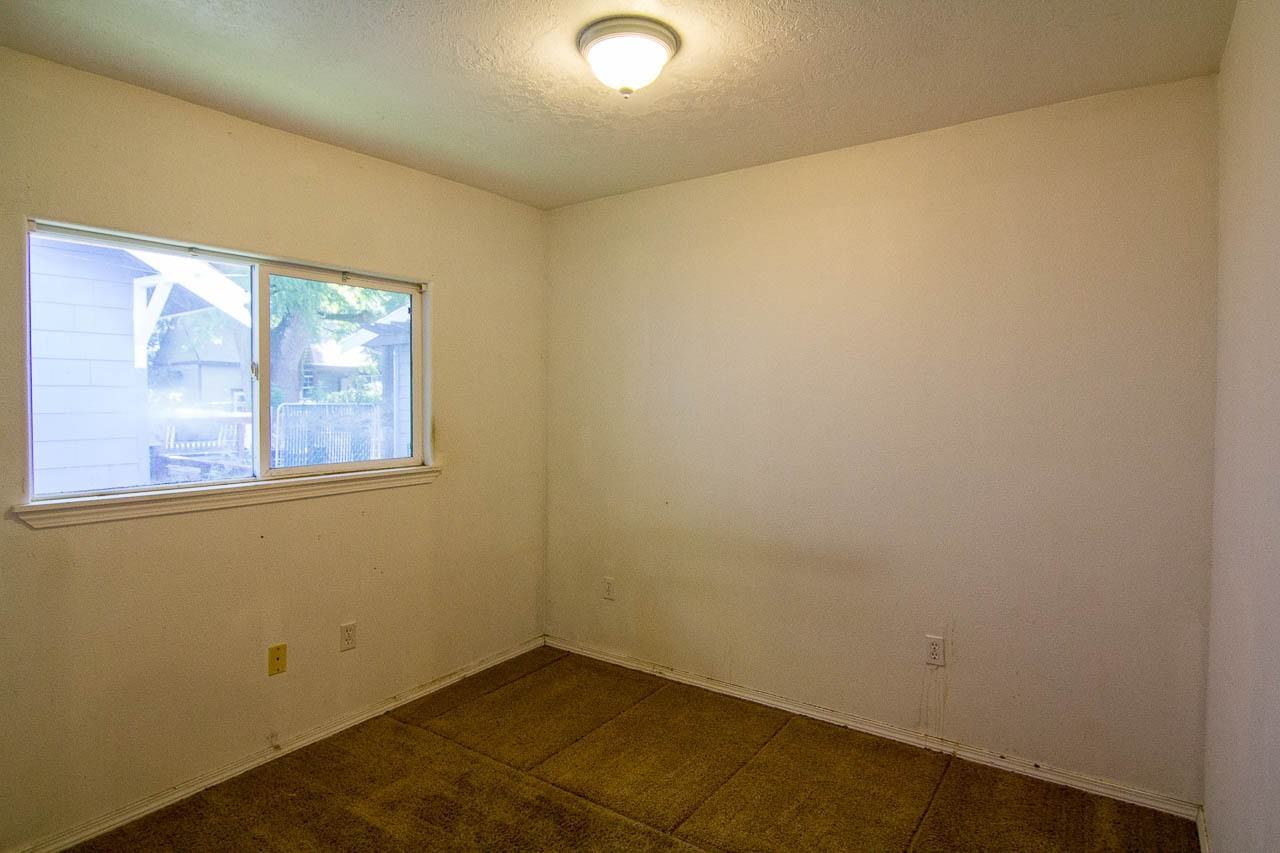 1030 Norway St Ne - Photo 3 of 11