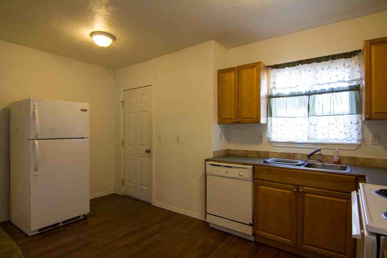 1030 Norway St Ne - Photo 4 of 11