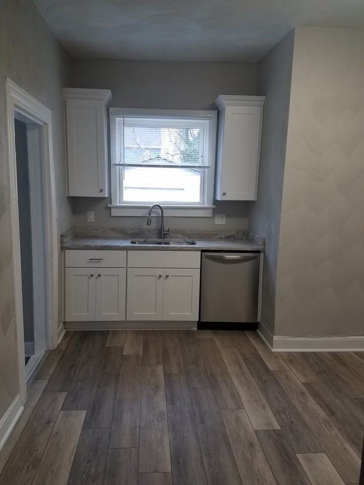 1309 W 38th St - Photo 2 of 14