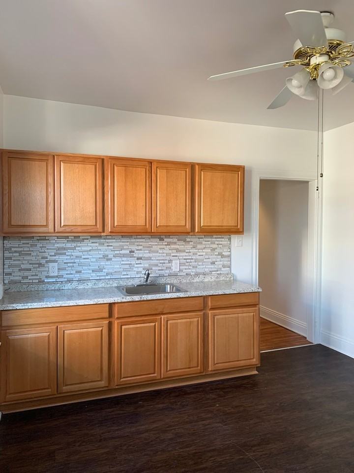 609 Wallace St #2 - Photo 5 of 40