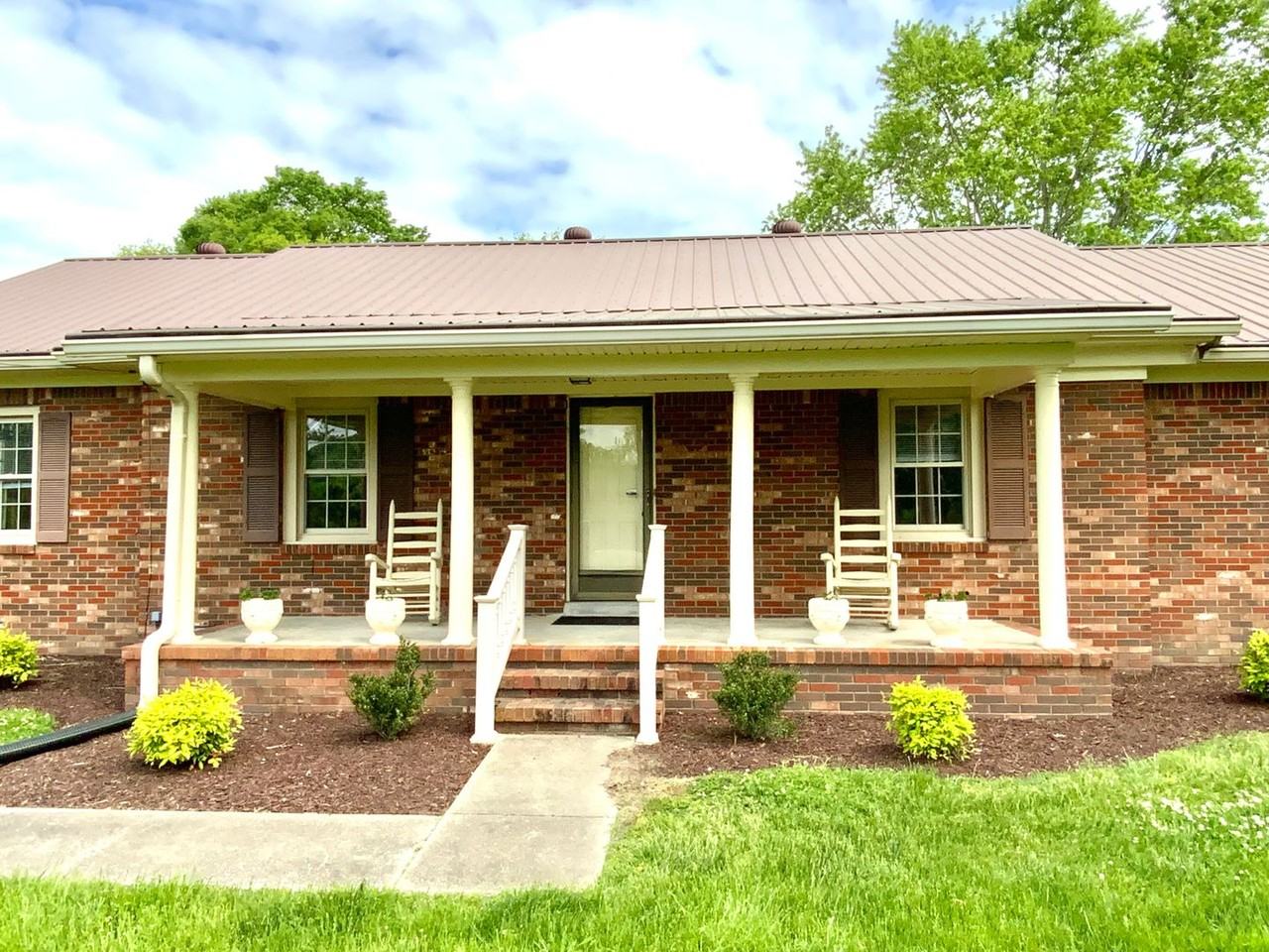 2505 Greenvale Rd - Photo 2 of 17