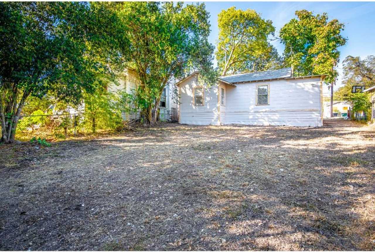 2242 Burnet St - Photo 7 of 17