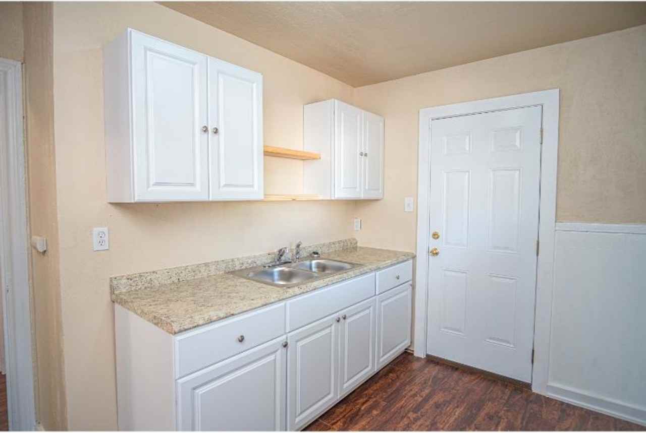 2242 Burnet St - Photo 6 of 17