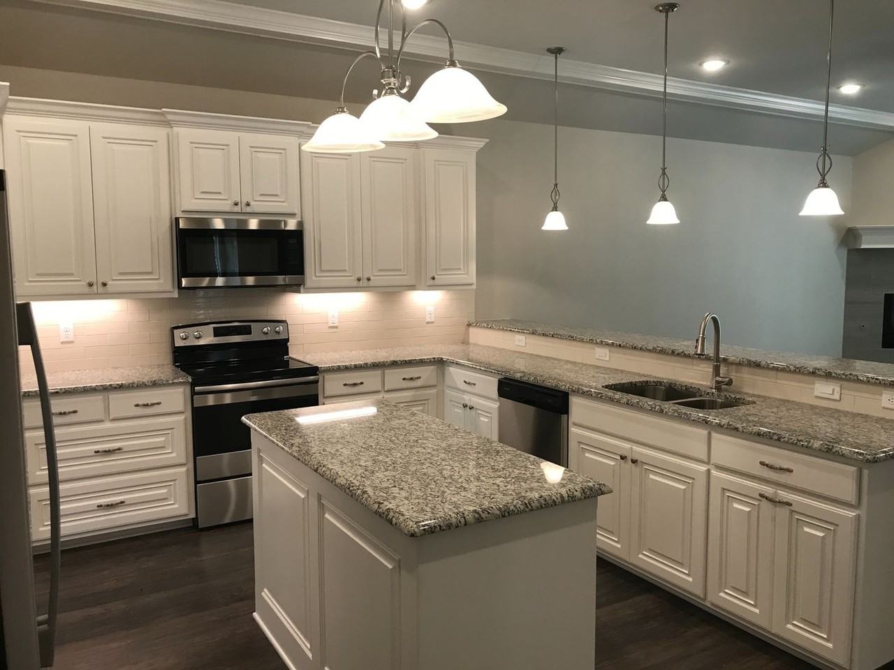 3429 Cottage Ct - Photo 5 of 31