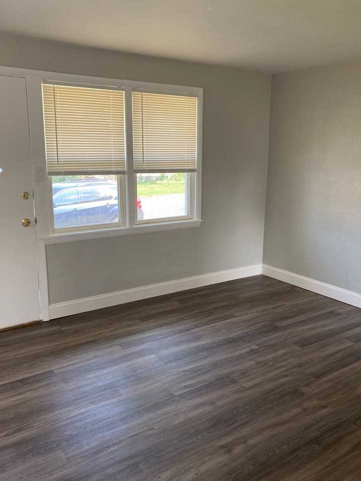 55 Aberdeen Ave - Photo 3 of 14