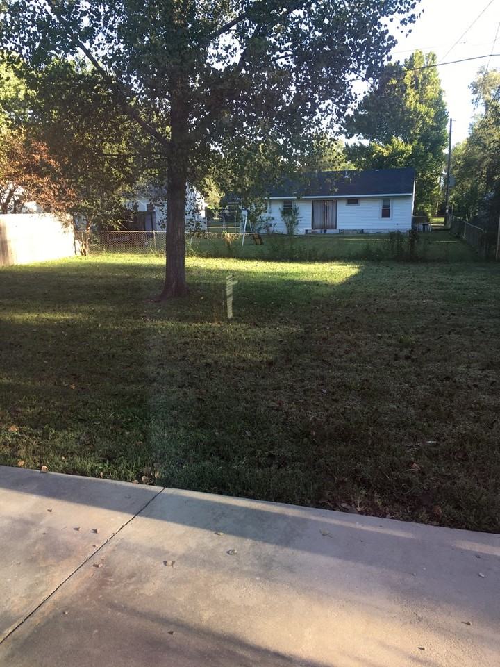 214 Dwight Ct - Photo 2 of 12