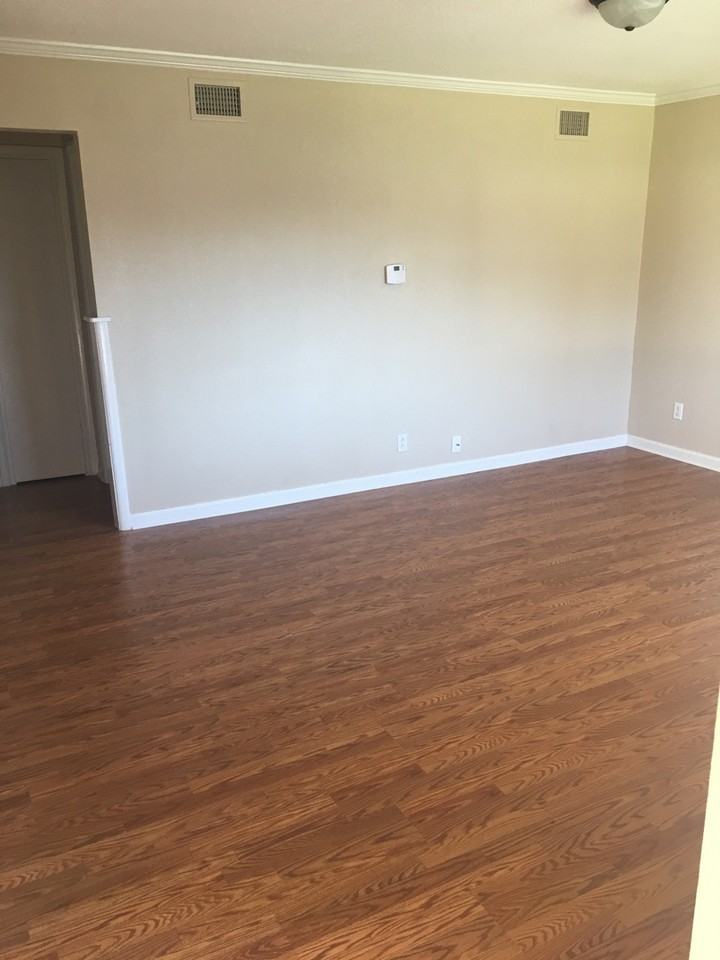 214 Dwight Ct - Photo 3 of 12