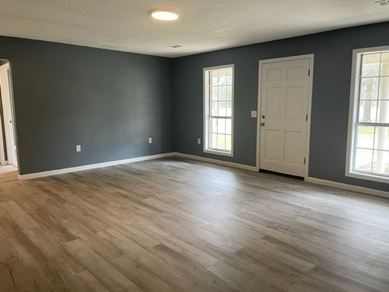 106 Oakleigh Dr - Photo 3 of 15