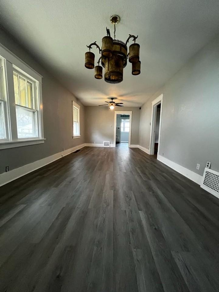 2207 Roger St - Photo 2 of 10