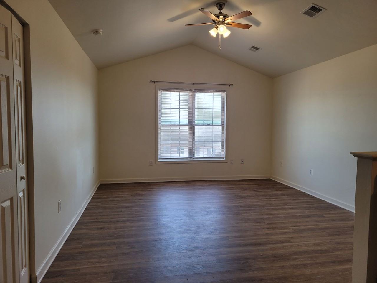 670 Bassett Dr Apt 3d #3D - Photo 4 of 12