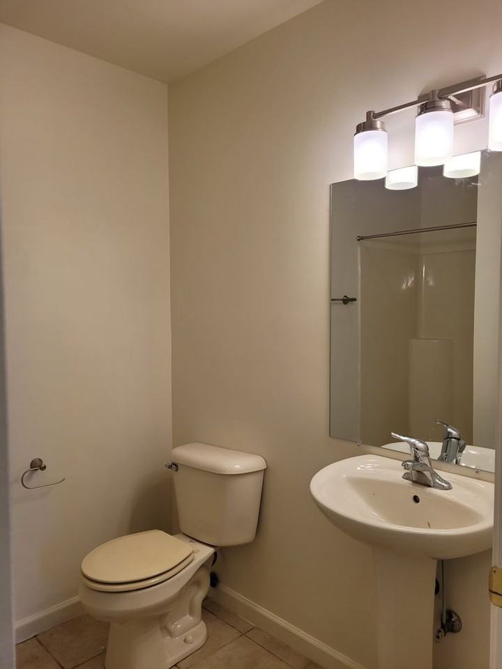 670 Bassett Dr Apt 3d #3D - Photo 6 of 12