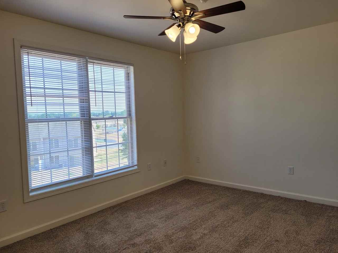 670 Bassett Dr Apt 3d #3D - Photo 7 of 12