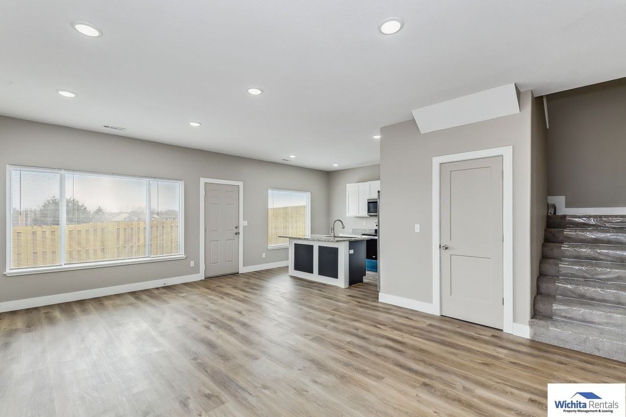 7317 E 34th St N - Photo 2 of 17