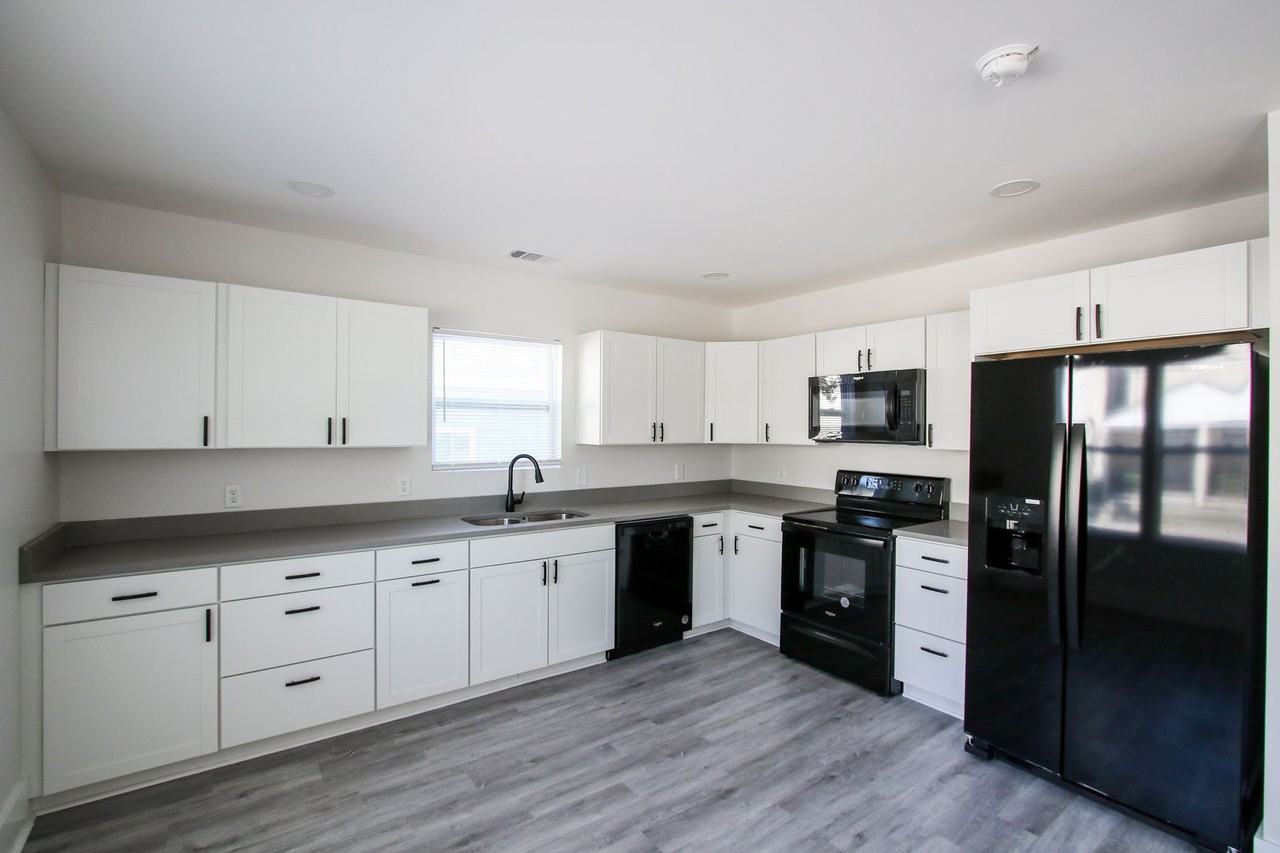 1113 East 69th Street - Photo 2 of 23