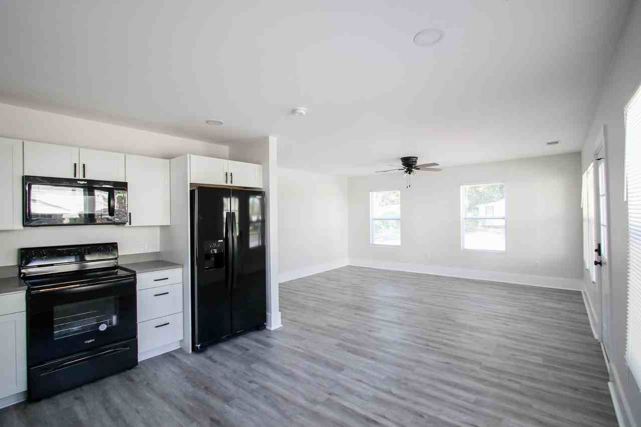 1113 East 69th Street - Photo 6 of 23