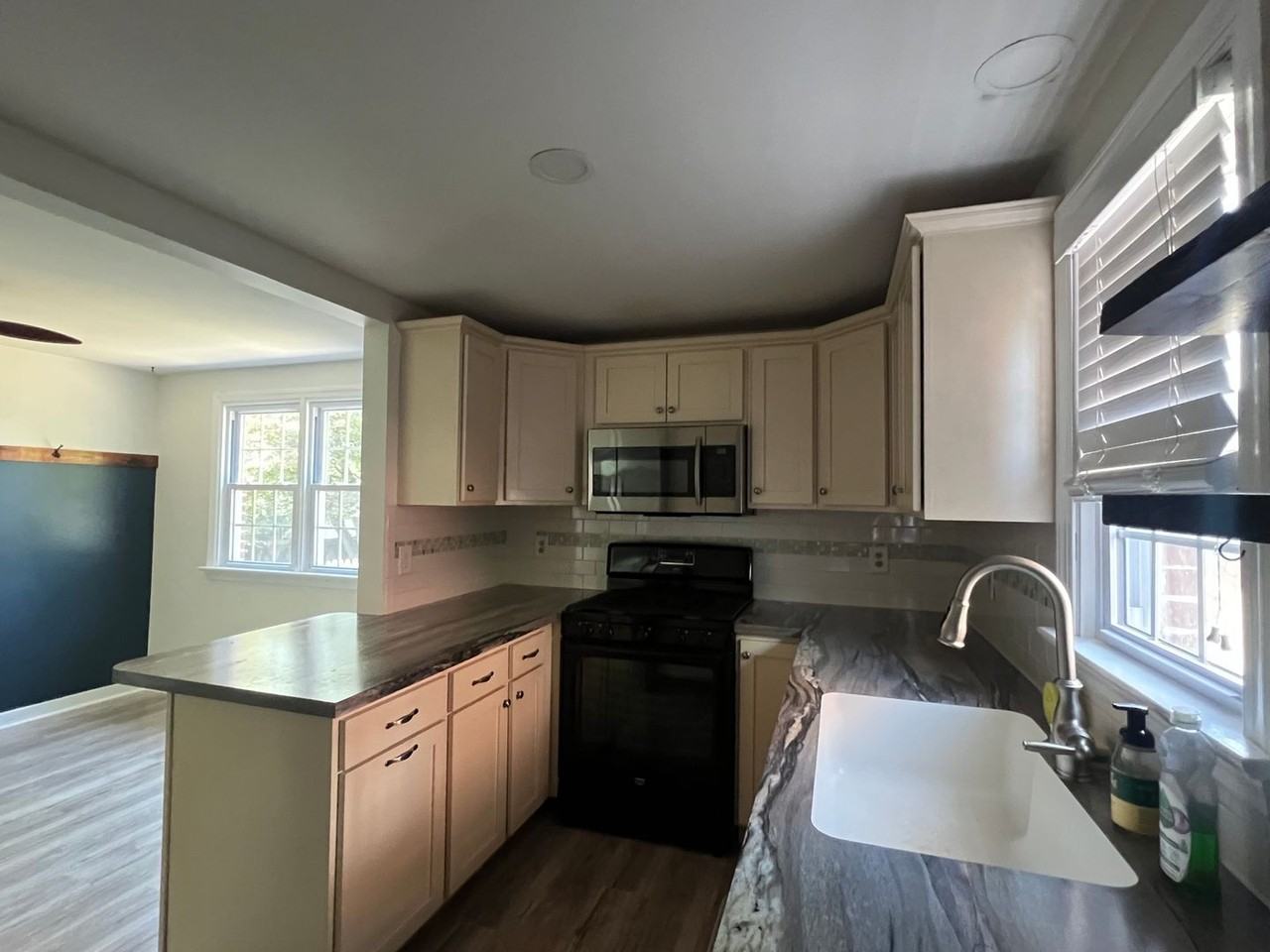 851 Fountain Ave - Photo 6 of 16