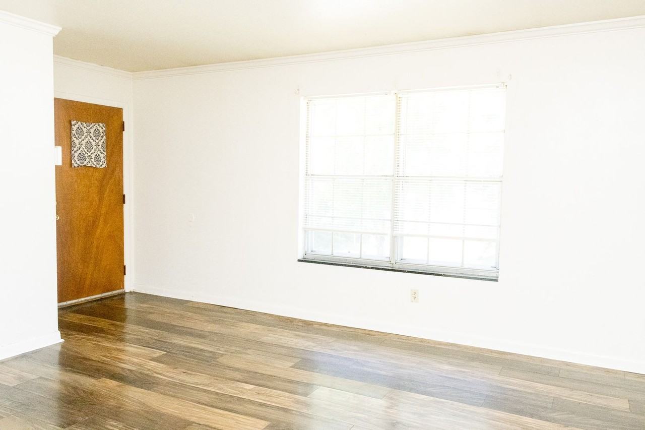 183 Colony Circle - Photo 2 of 13