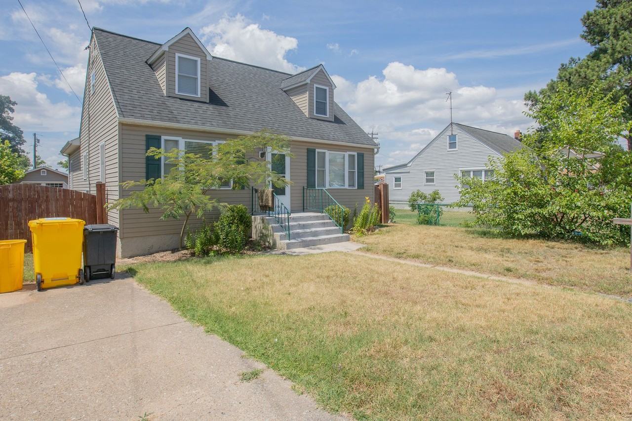 8448 Garden Rd - Photo 2 of 29