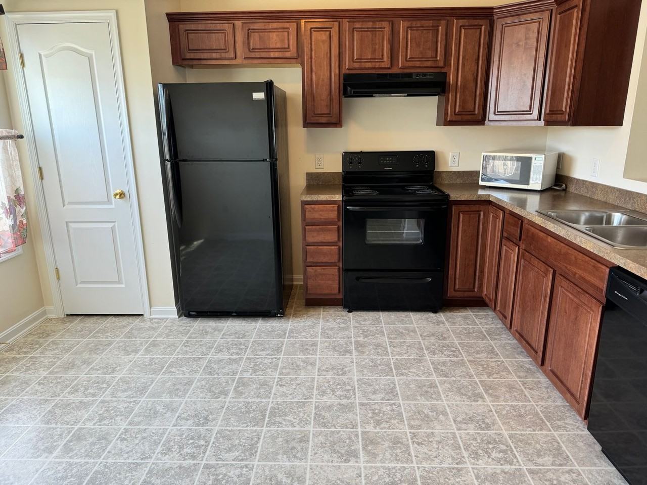 3755 Mazeland Ct - Photo 3 of 17