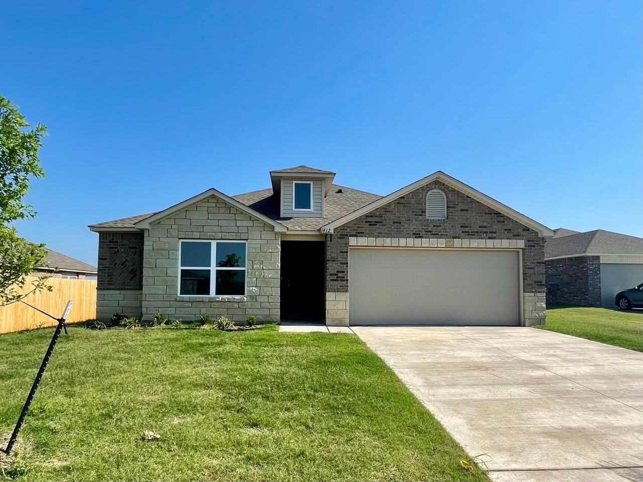 1412 Lexi Dr - Photo 3 of 18