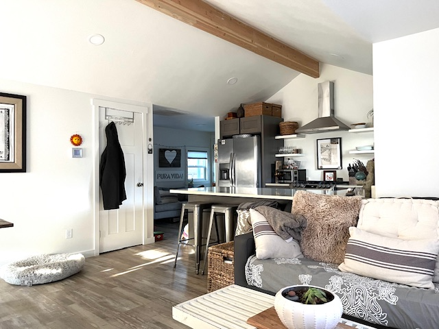 255 Nw Sisemore St - Photo 2 of 6