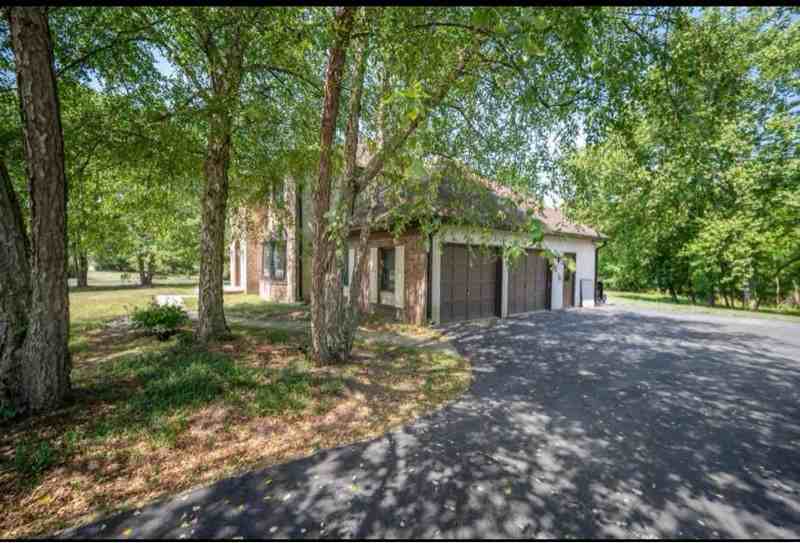 1404 Cinnamon Cir - Photo 2 of 13