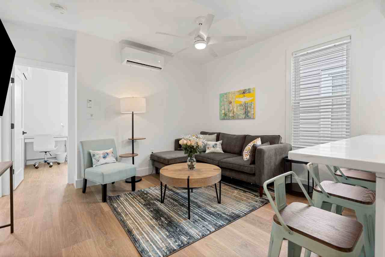 621 E 8th St #3 - Photo 6 of 14