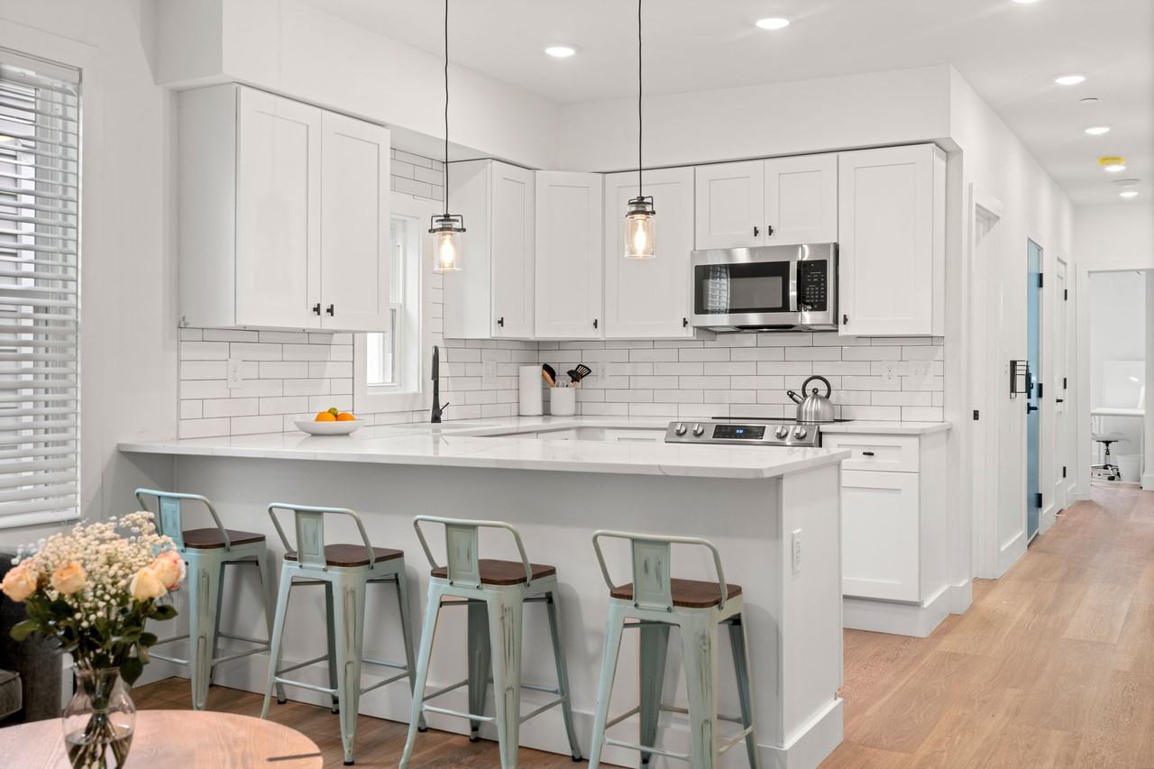 621 E 8th St #3 - Photo 7 of 14