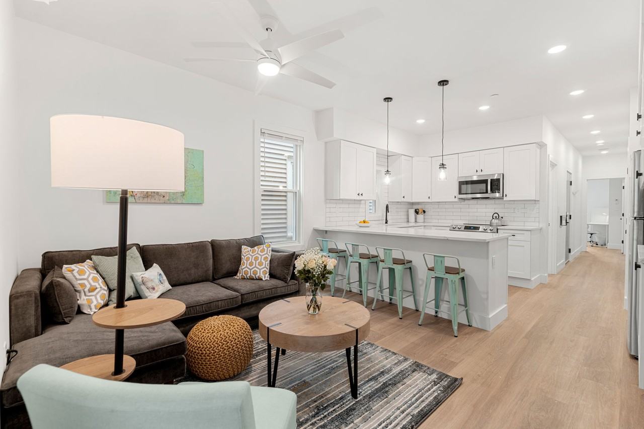 621 E 8th St #2 - Photo 6 of 15