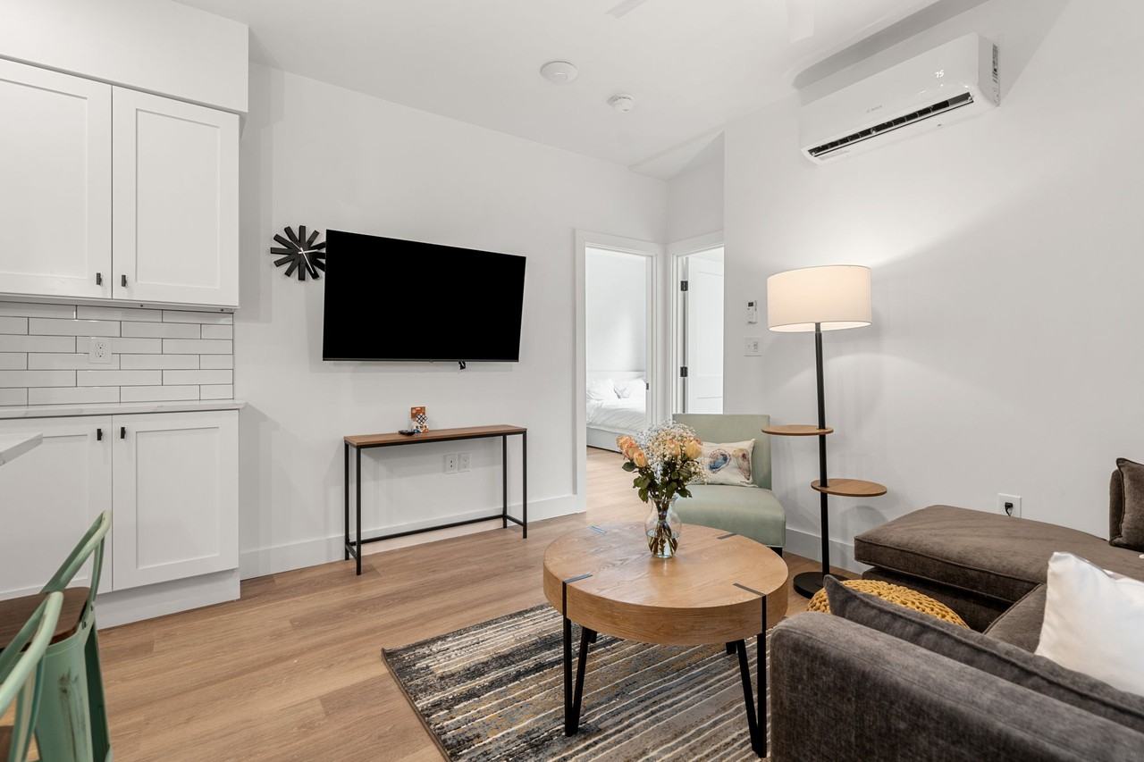 621 E 8th St #2 - Photo 5 of 15