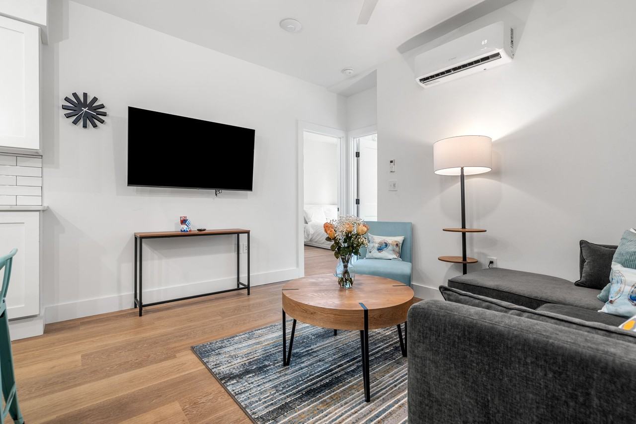 621 E 8th St #1 - Photo 6 of 15