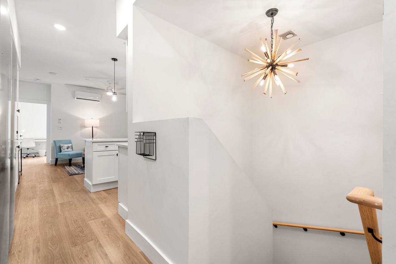 621 E 8th St #1 - Photo 5 of 15