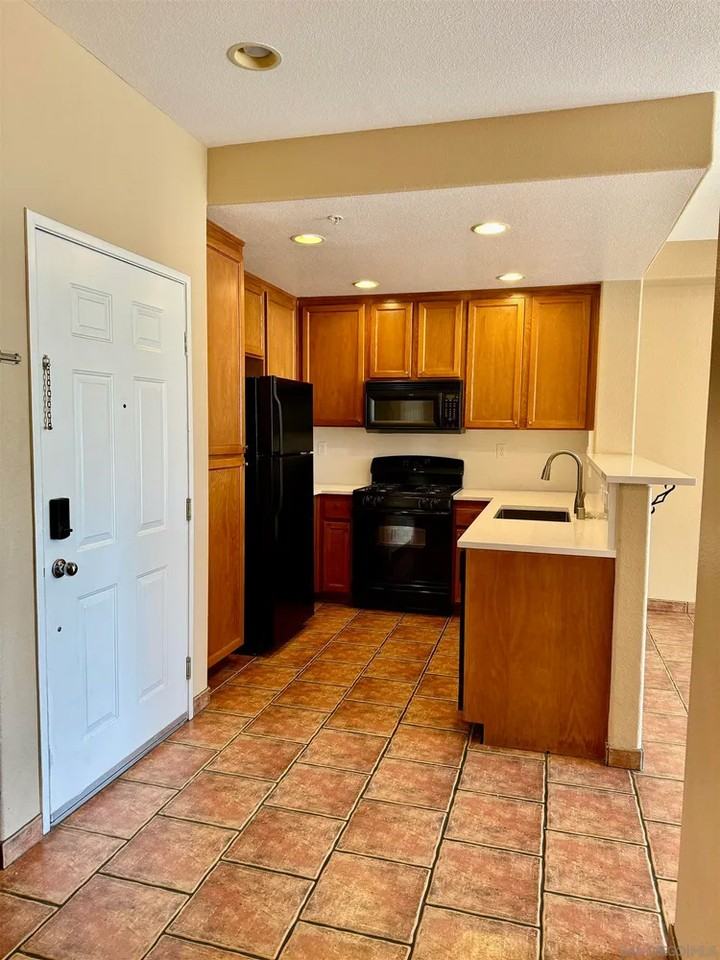 1760 E Palomar St #302 - Photo 7 of 12
