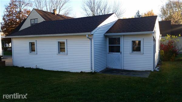 644 3 Mile Rd NE - Photo 3 of 10