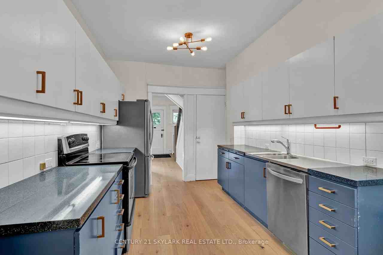 26 Edgewood Crescent - Photo 3 of 27