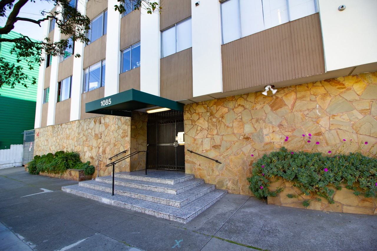 1085 South Van Ness Avenue - Photo 6 of 21