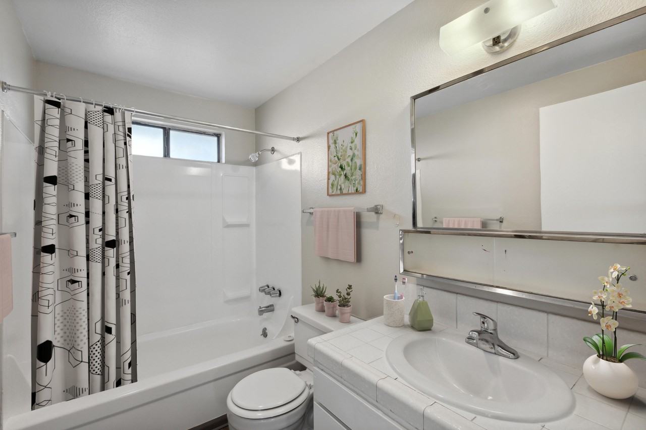 Peavine Peak Apartments - Photo 5 of 10