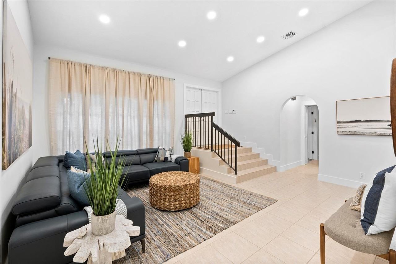 10877 Nw 6th St - Photo 2 of 8