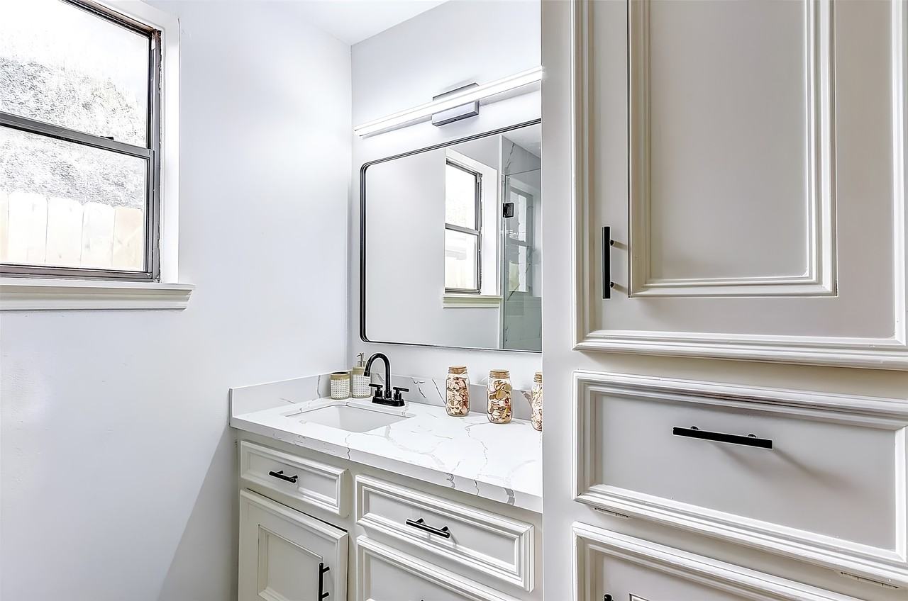 Grey Oaks Dr - Photo 4 of 17