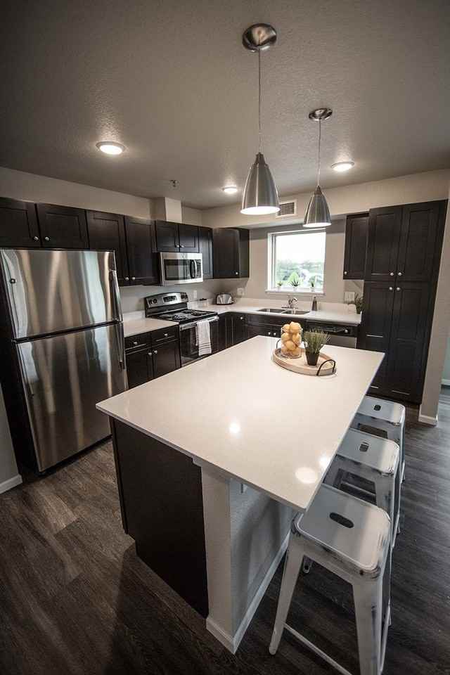 Grand Crossing - Photo 6 of 50