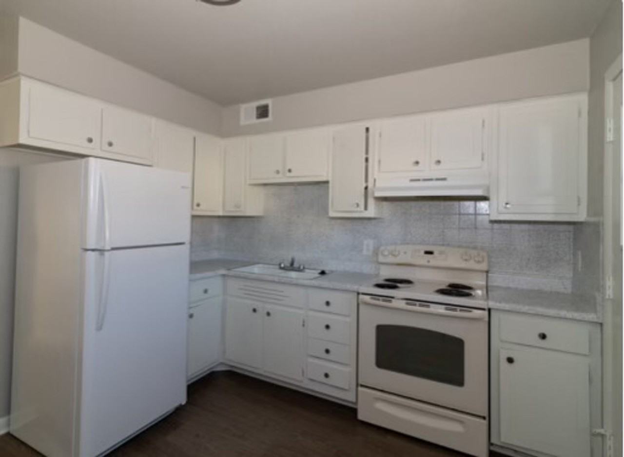 Rosewood Apartments - Photo 4 of 6