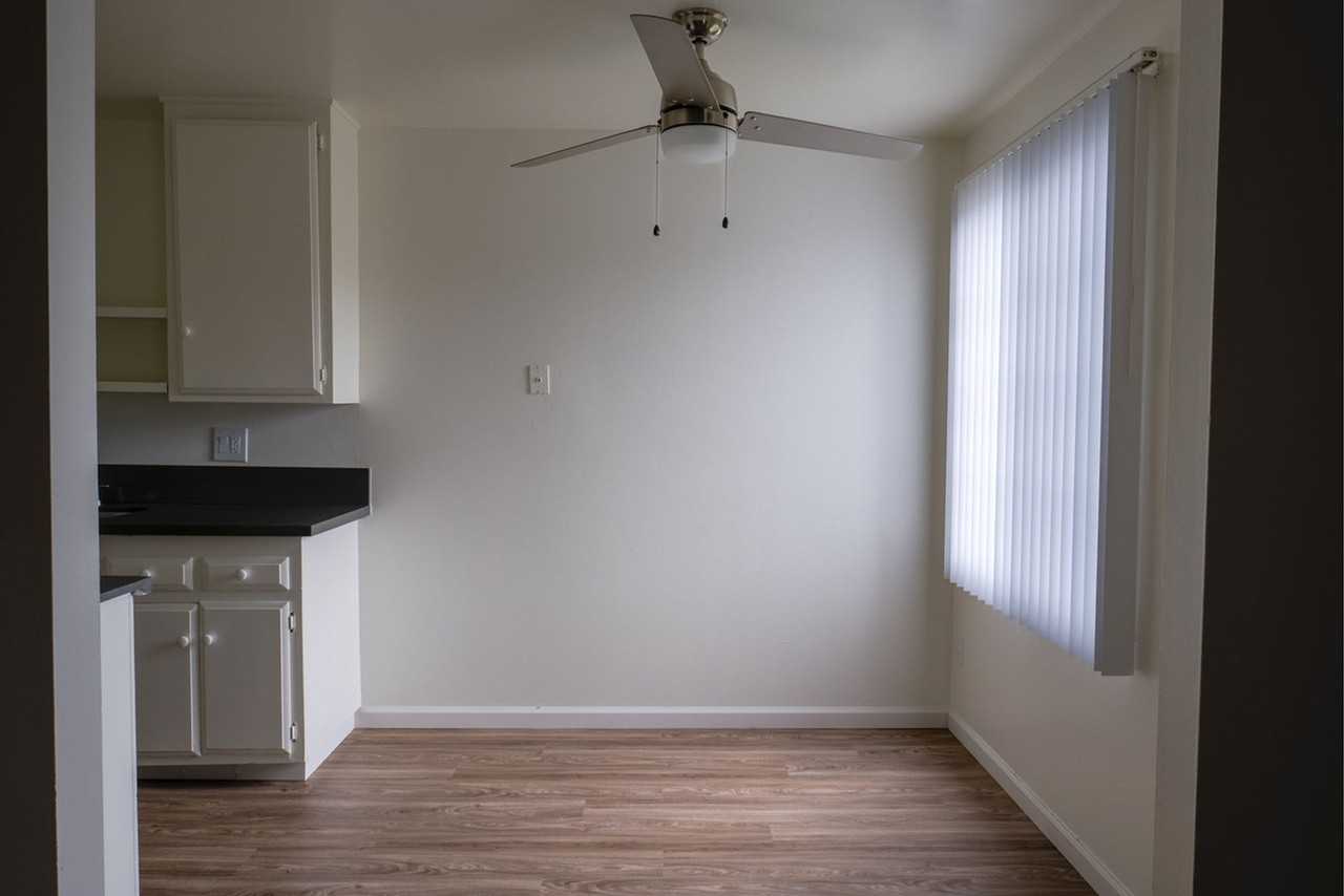 Tustin Villas - Photo 4 of 11