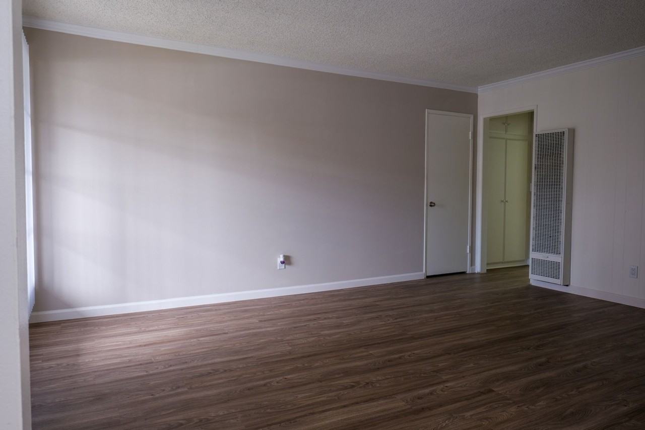 Tustin Villas - Photo 5 of 11