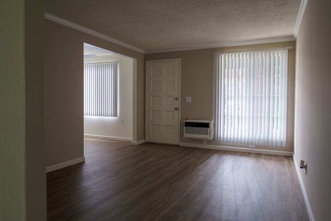 Tustin Villas - Photo 6 of 11