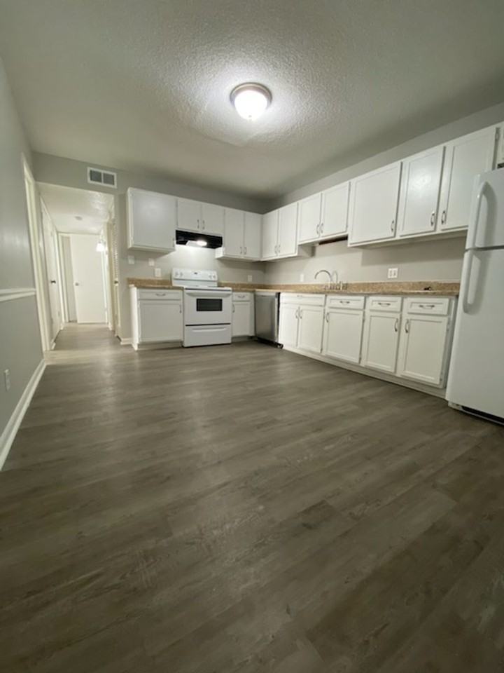 Quinn Court Apartments - Photo 4 of 20