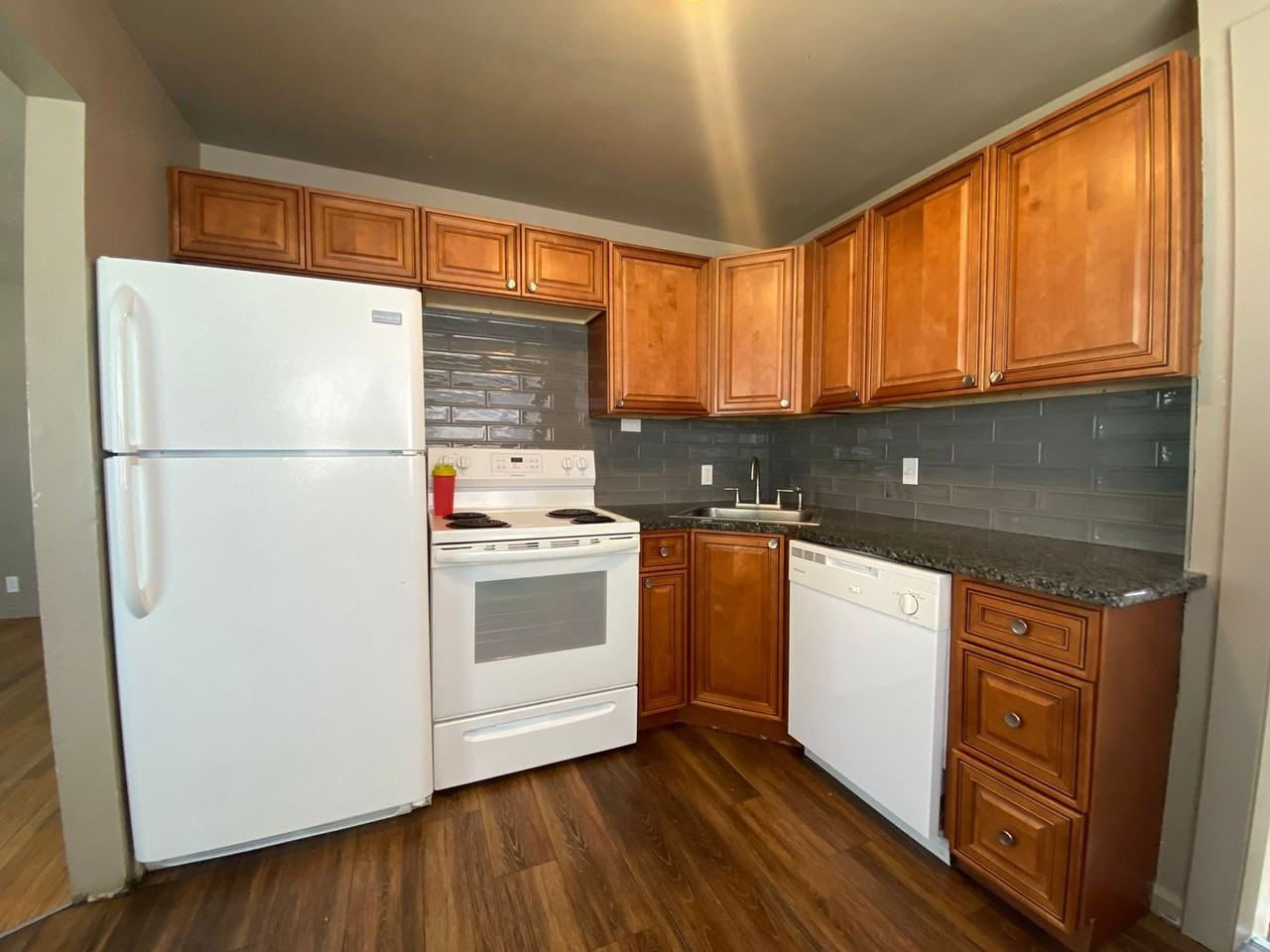 15 Erie St - Photo 4 of 24