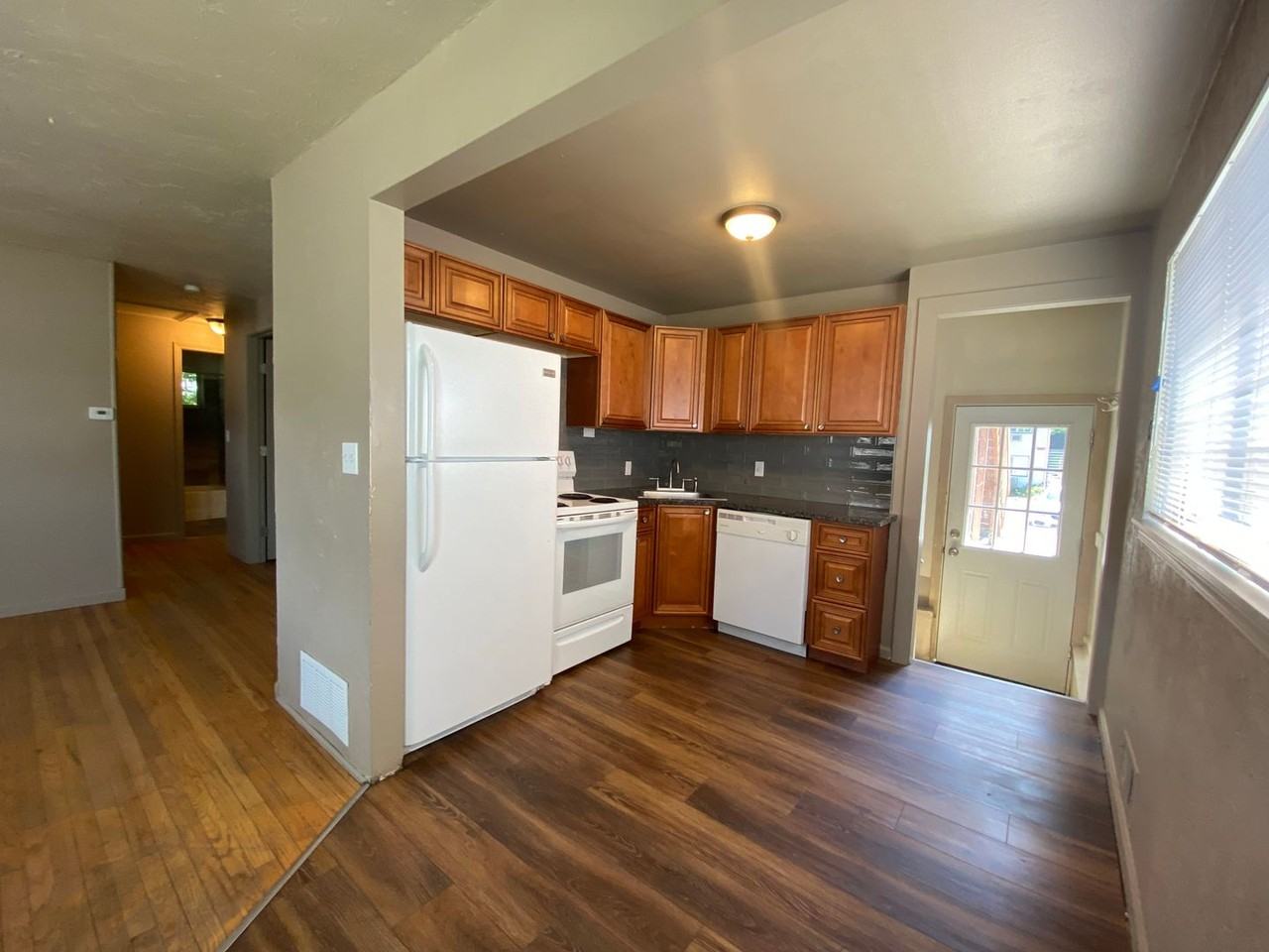 15 Erie St - Photo 5 of 24